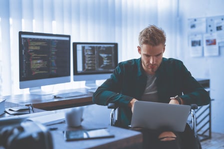 EXP_IT_At_Work_Male8_CMYK